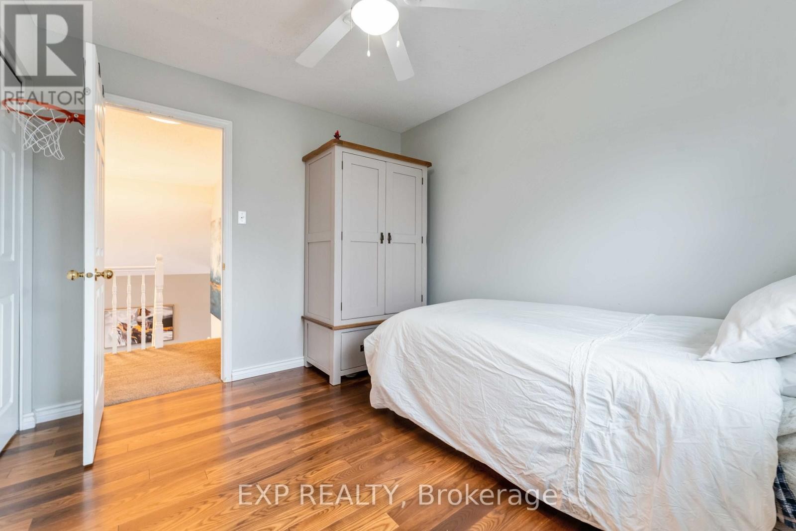 












3 NAKOTA WAY

,
Ottawa,




Ontario
K2J4E9

