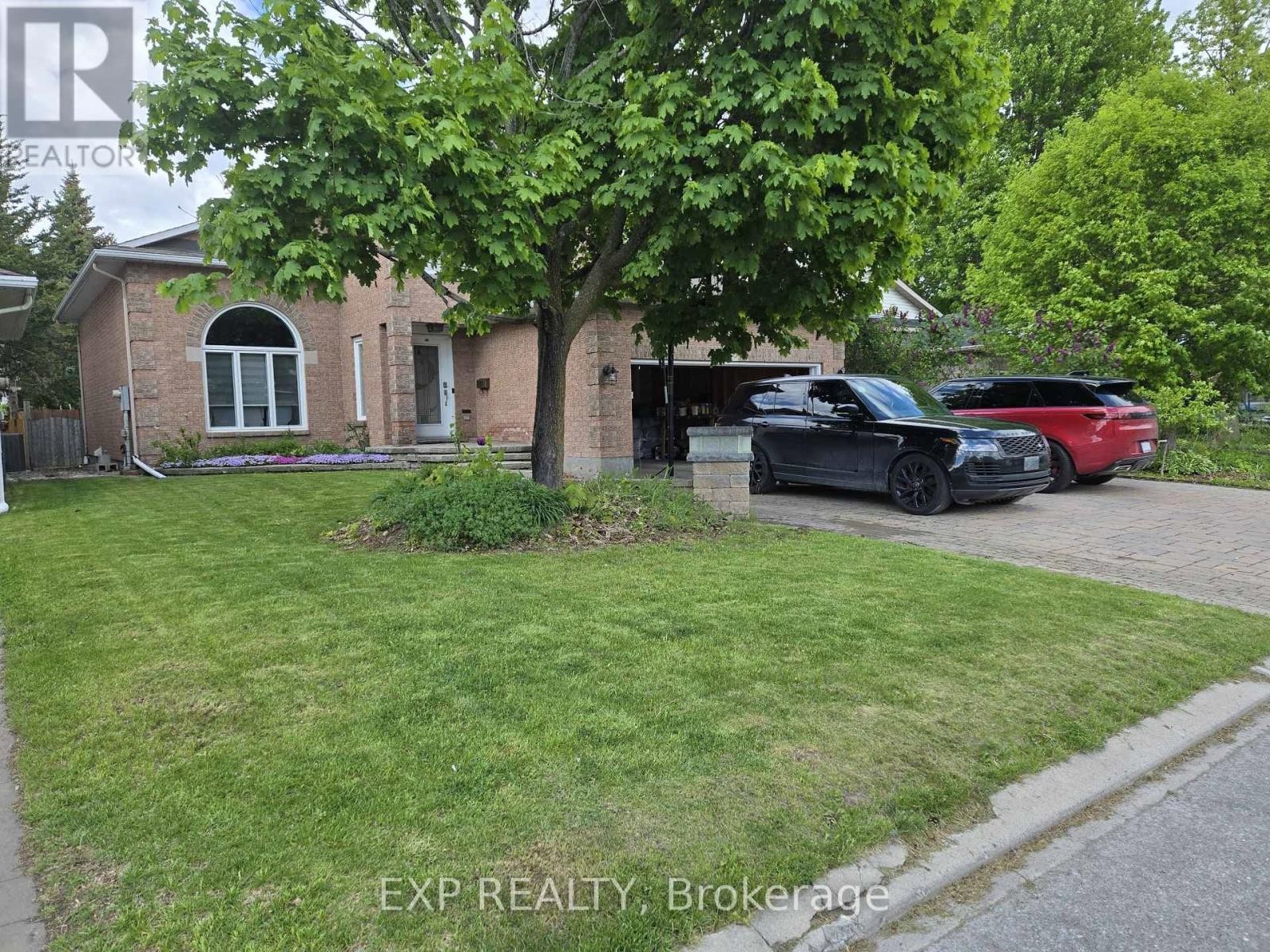 












3 NAKOTA WAY

,
Ottawa,




Ontario
K2J4E9

