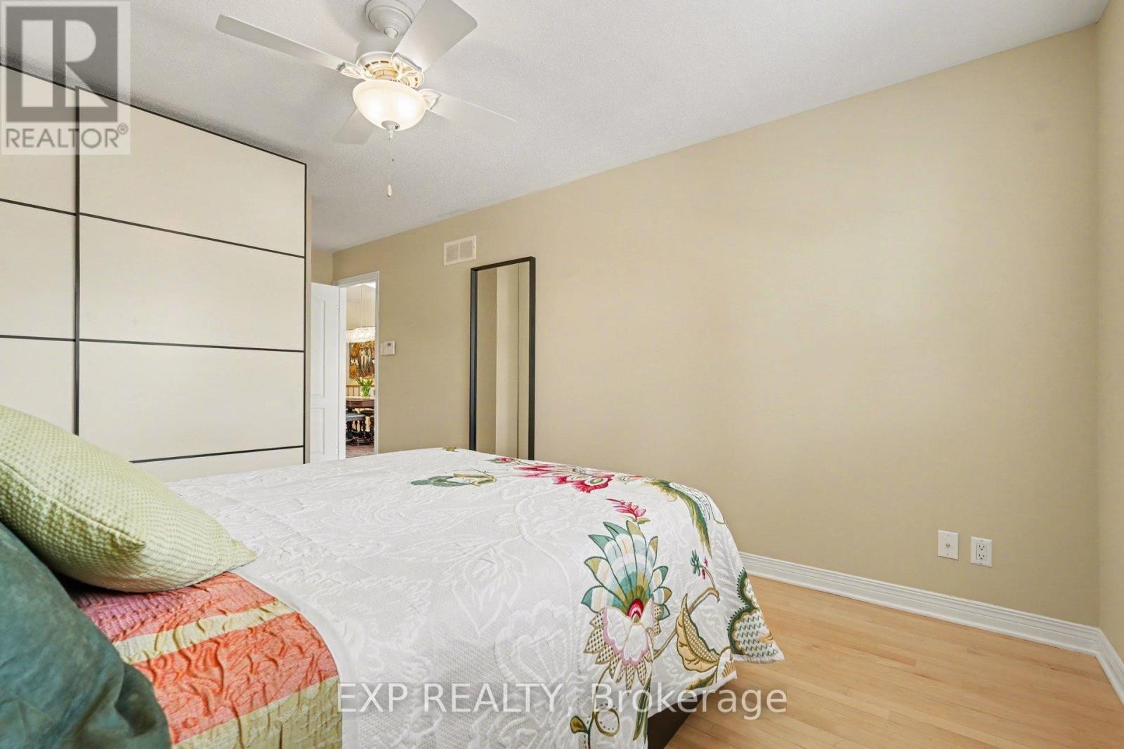 












41 BUNTING LANE

,
Ottawa,




Ontario
K2M2P7

