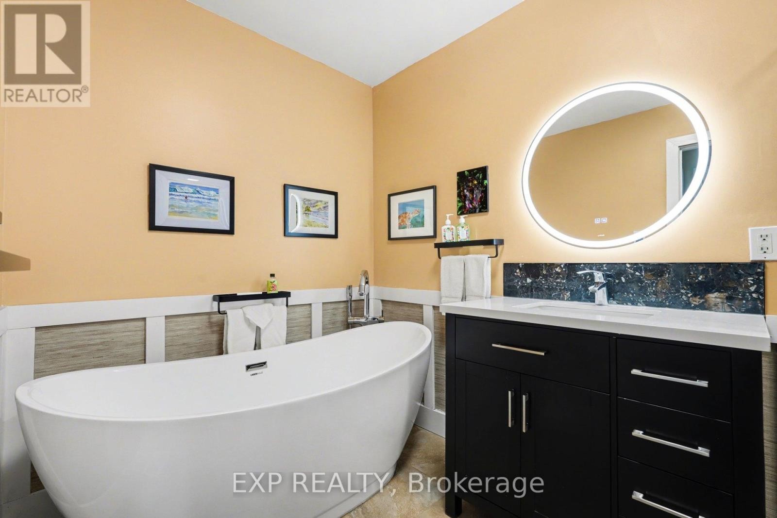 












41 BUNTING LANE

,
Ottawa,




Ontario
K2M2P7

