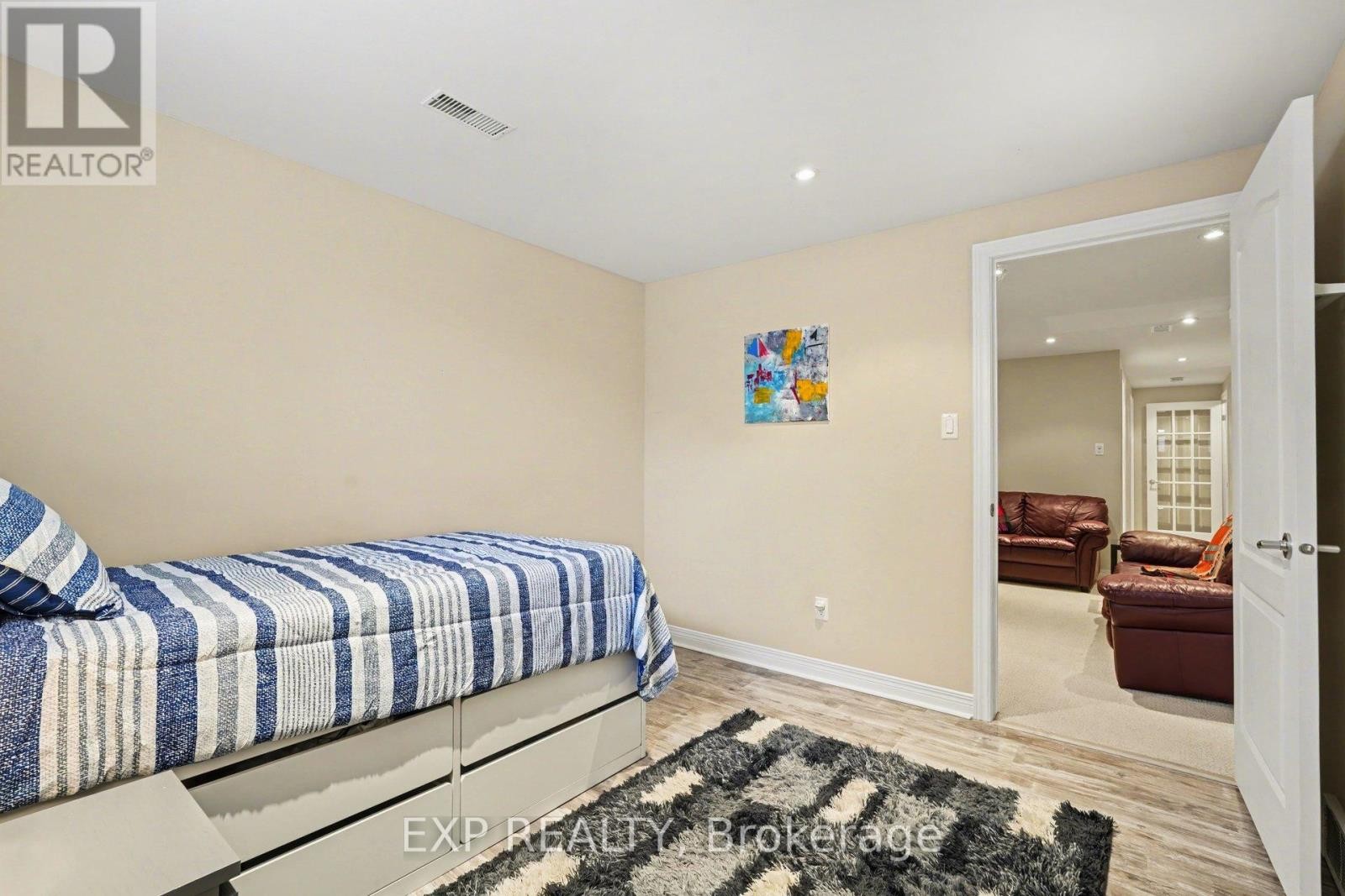 












41 BUNTING LANE

,
Ottawa,




Ontario
K2M2P7

