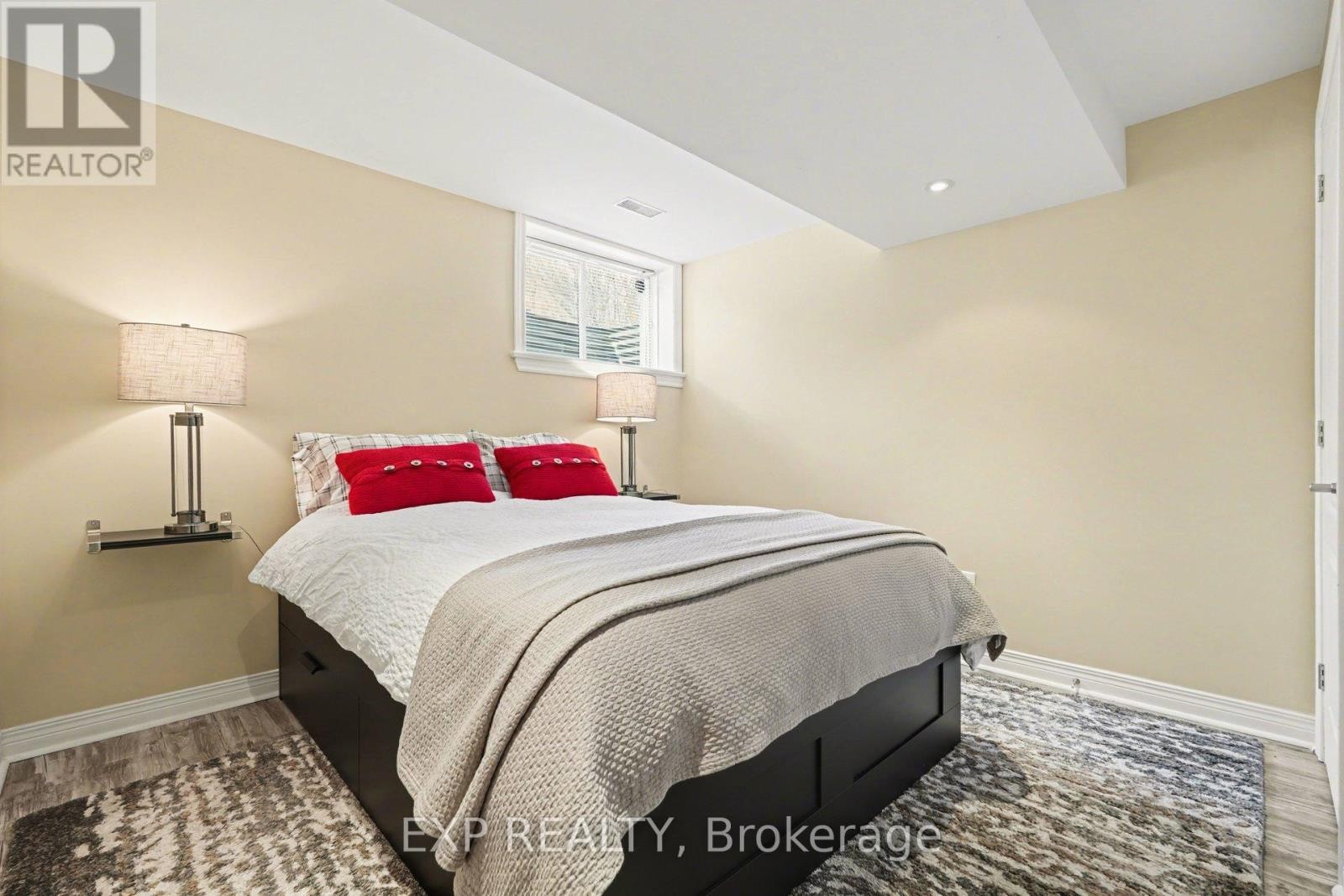 












41 BUNTING LANE

,
Ottawa,




Ontario
K2M2P7

