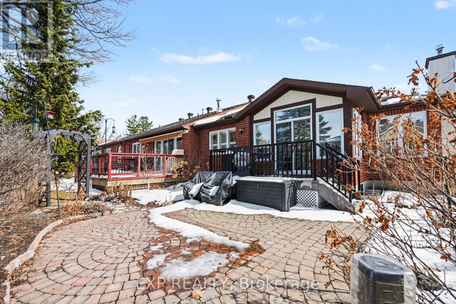 












41 BUNTING LANE

,
Ottawa,




Ontario
K2M2P7

