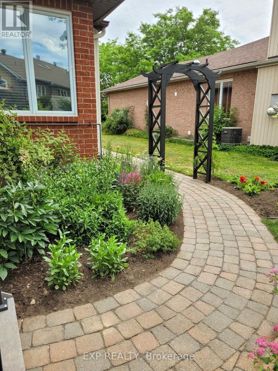 












41 BUNTING LANE

,
Ottawa,




Ontario
K2M2P7

