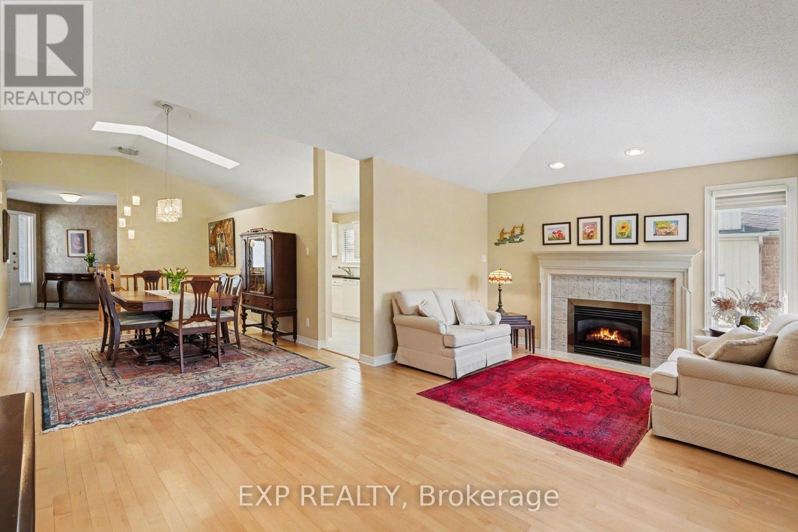 












41 BUNTING LANE

,
Ottawa,




Ontario
K2M2P7

