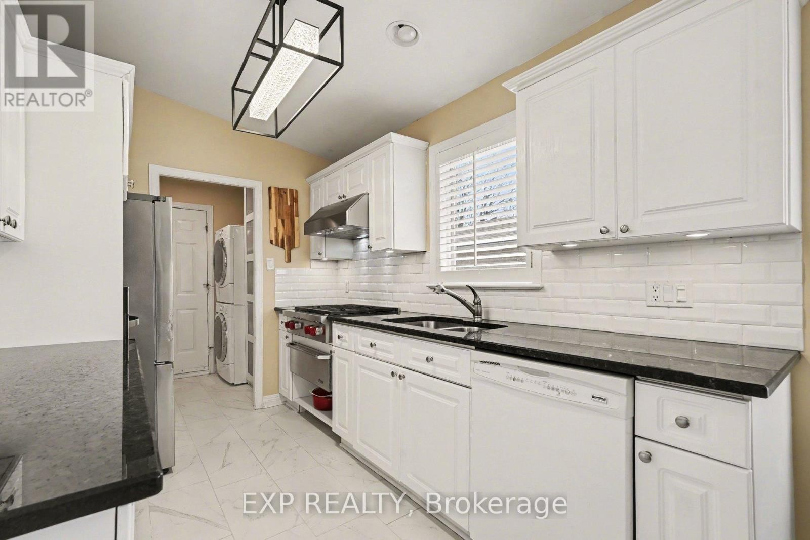 












41 BUNTING LANE

,
Ottawa,




Ontario
K2M2P7

