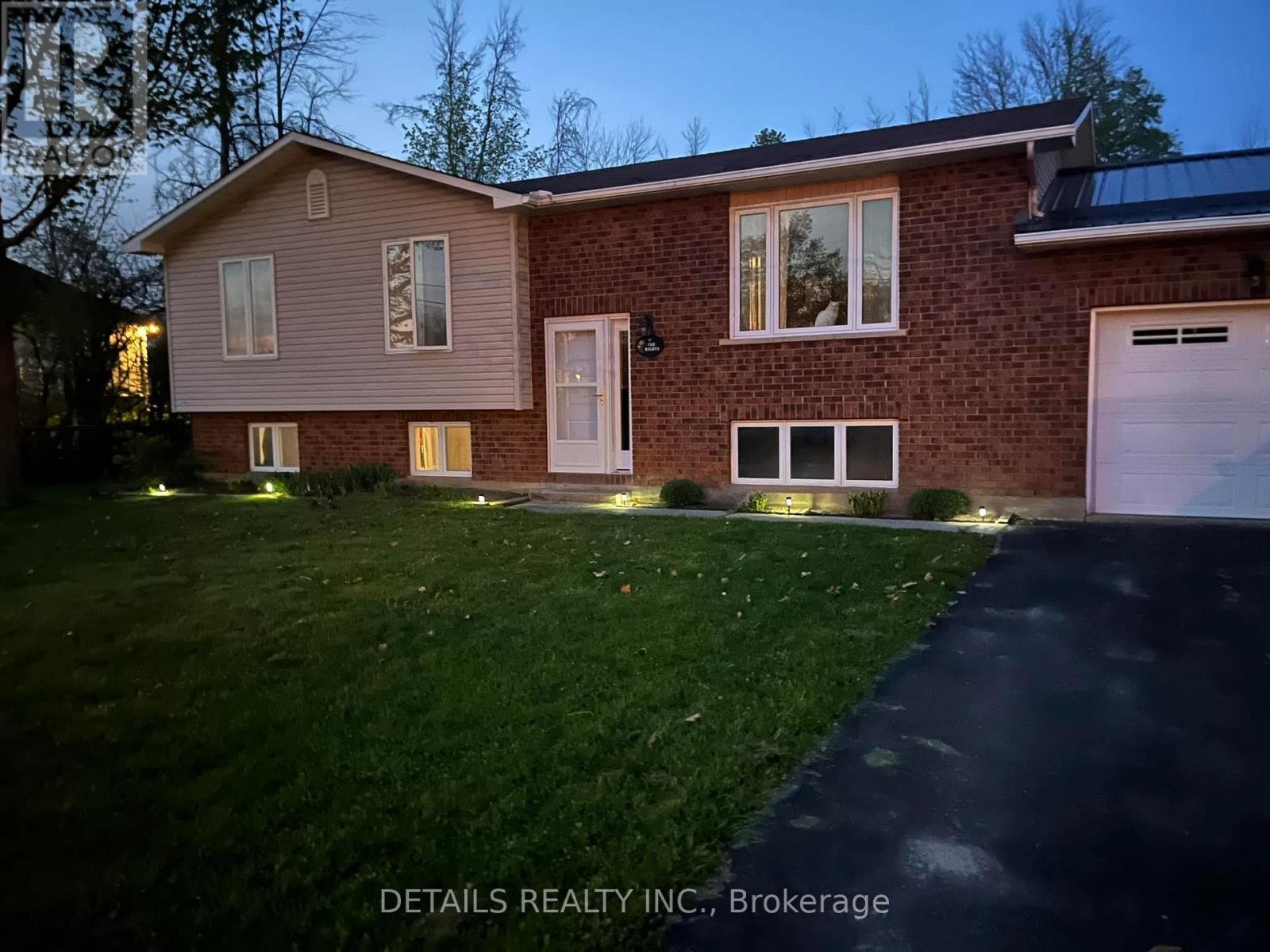 












7 TILLY LANE

,
North Grenville,




Ontario
K0G1S0

