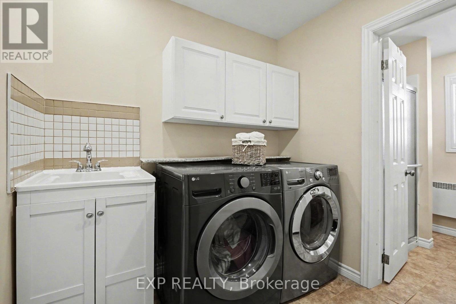 












3238 DROUIN ROAD

,
Clarence-Rockland,




Ontario
K0A2A0

