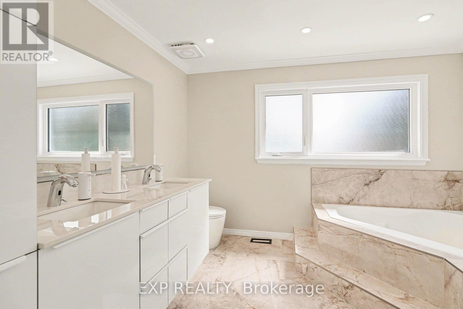 












4630 OGILVIE WALK CRESCENT

,
Ottawa,




Ontario
K1J1G7

