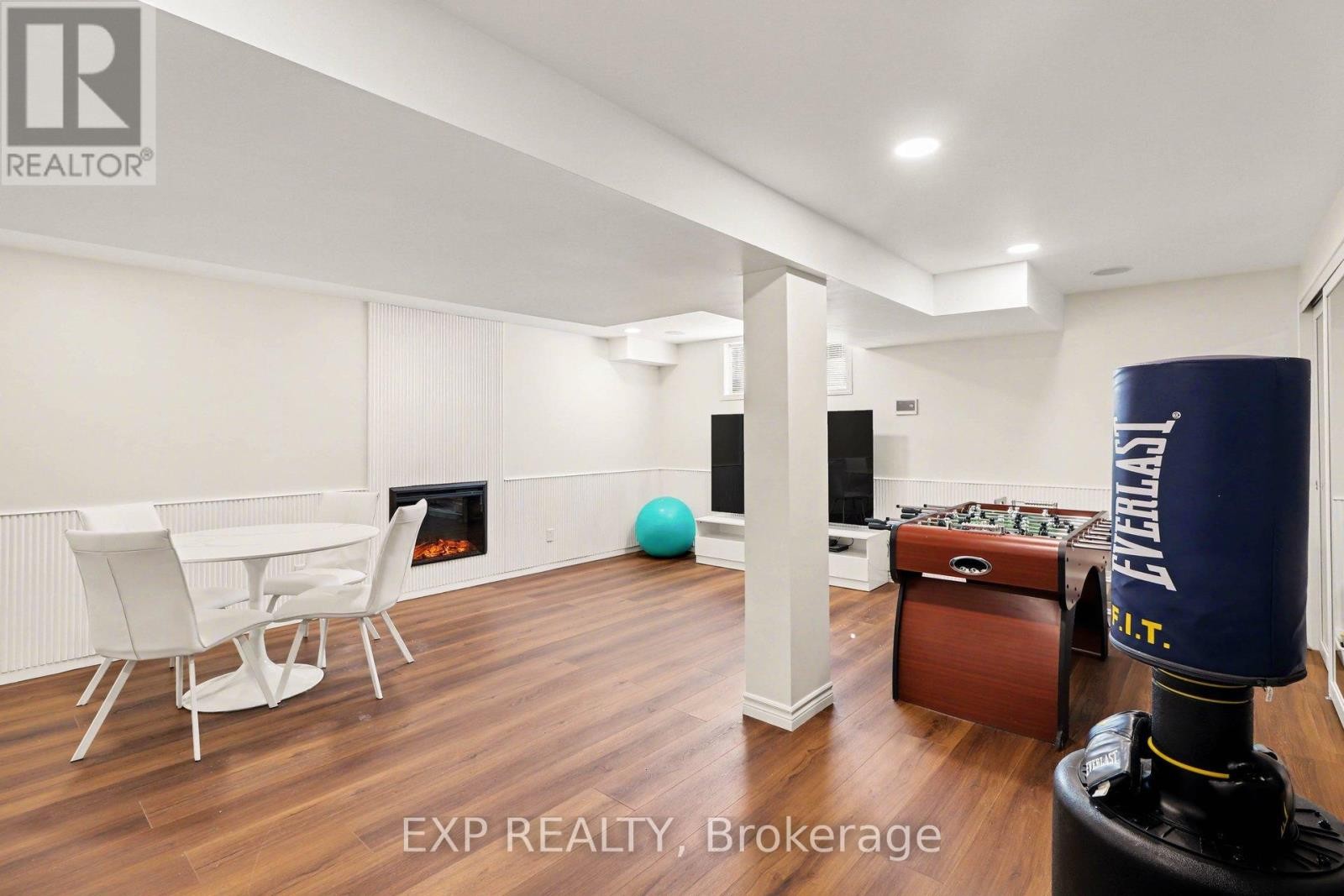 












4630 OGILVIE WALK CRESCENT

,
Ottawa,




Ontario
K1J1G7

