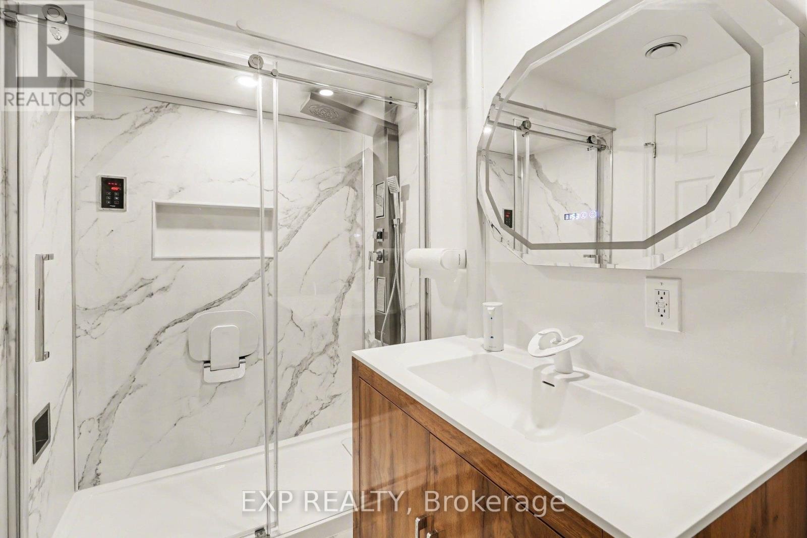 












4630 OGILVIE WALK CRESCENT

,
Ottawa,




Ontario
K1J1G7

