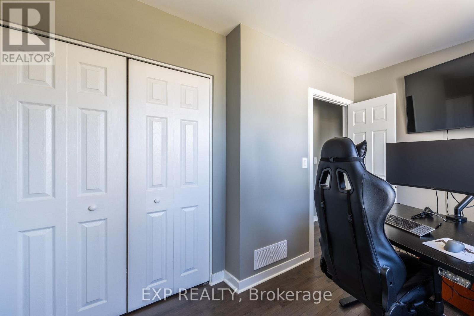 












35 WITHROW AVENUE

,
Ottawa,




Ontario
K2G2H7

