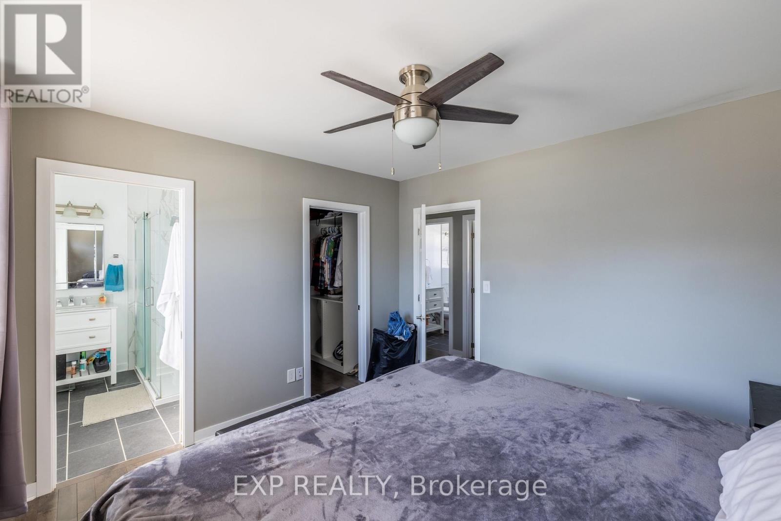 












35 WITHROW AVENUE

,
Ottawa,




Ontario
K2G2H7

