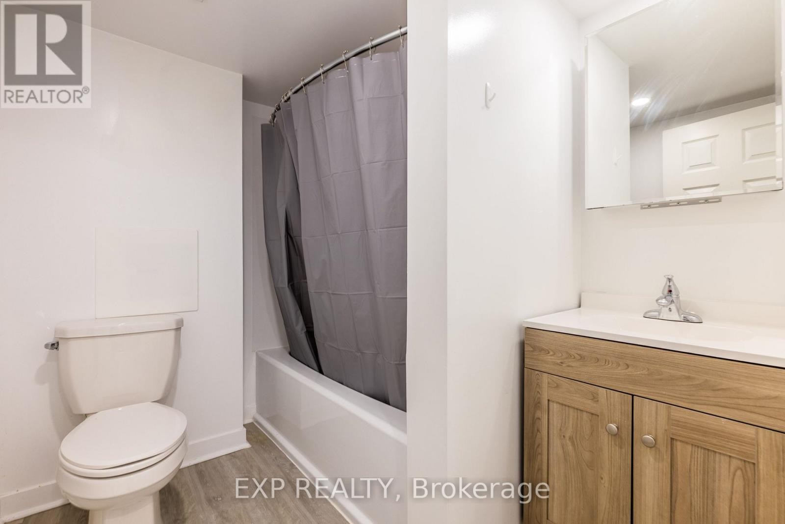 












35 WITHROW AVENUE

,
Ottawa,




Ontario
K2G2H7

