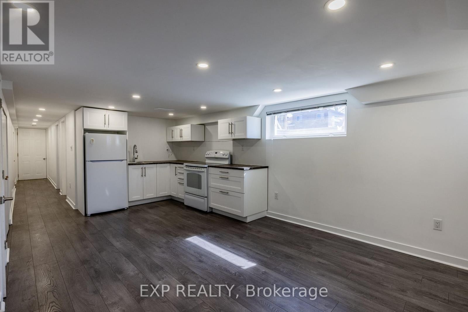 












35 WITHROW AVENUE

,
Ottawa,




Ontario
K2G2H7

