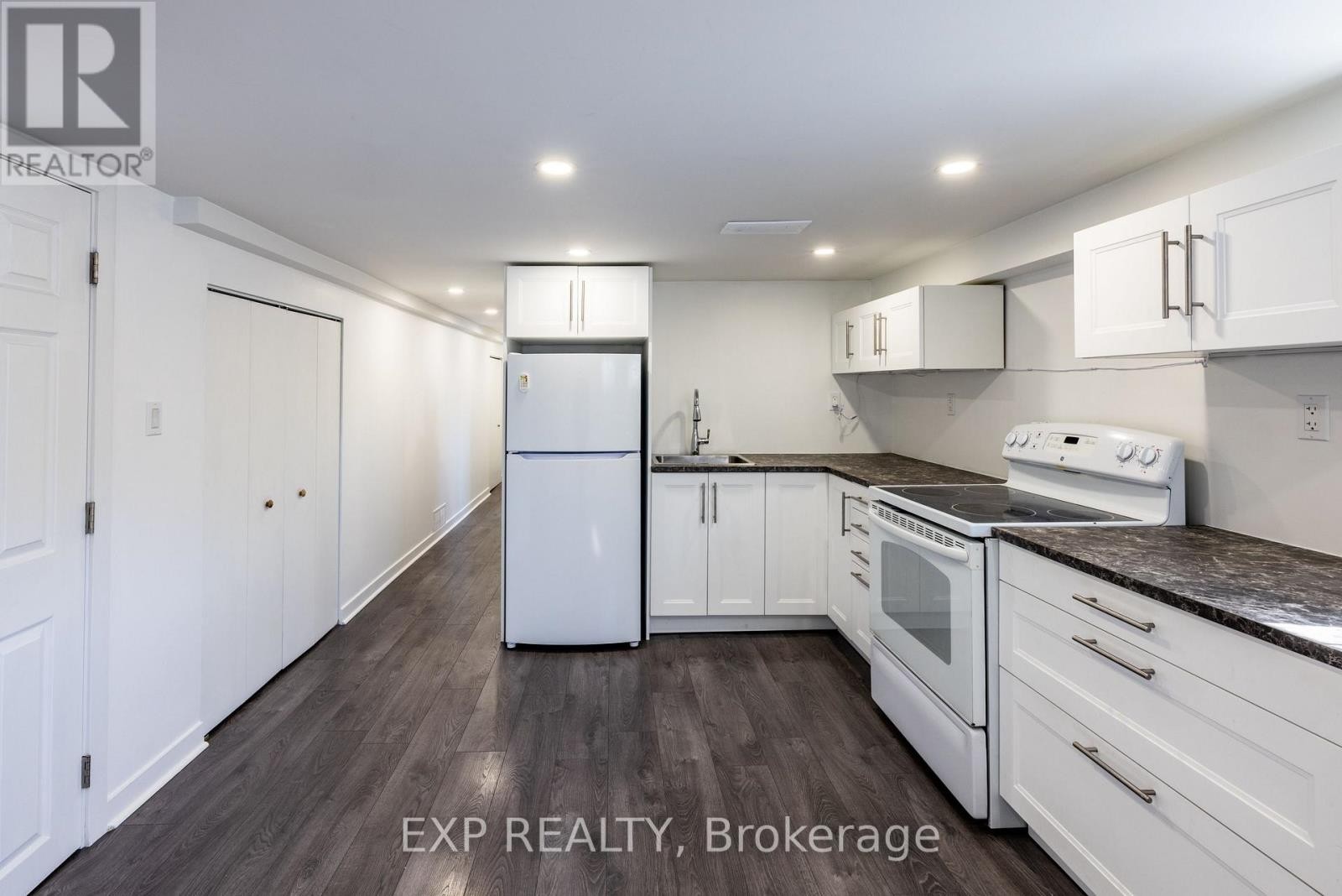 












35 WITHROW AVENUE

,
Ottawa,




Ontario
K2G2H7

