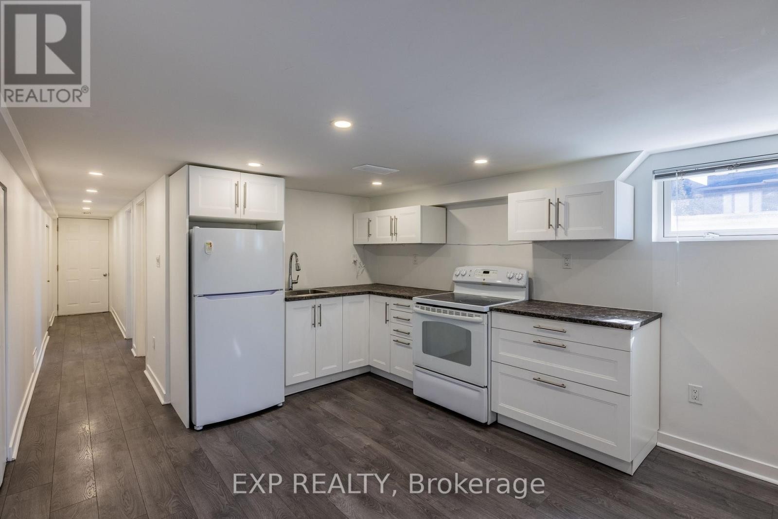 












35 WITHROW AVENUE

,
Ottawa,




Ontario
K2G2H7

