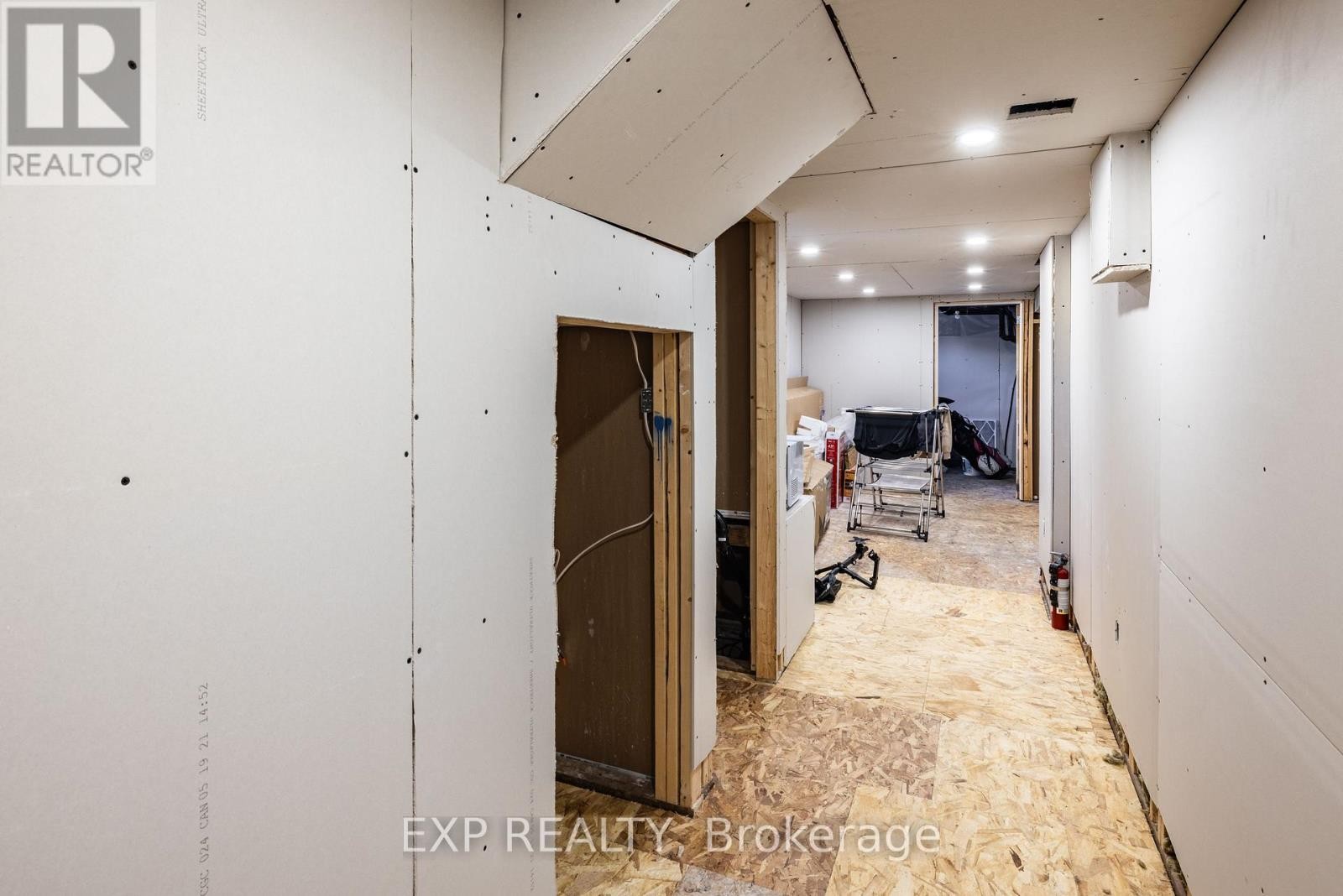 












35 WITHROW AVENUE

,
Ottawa,




Ontario
K2G2H7

