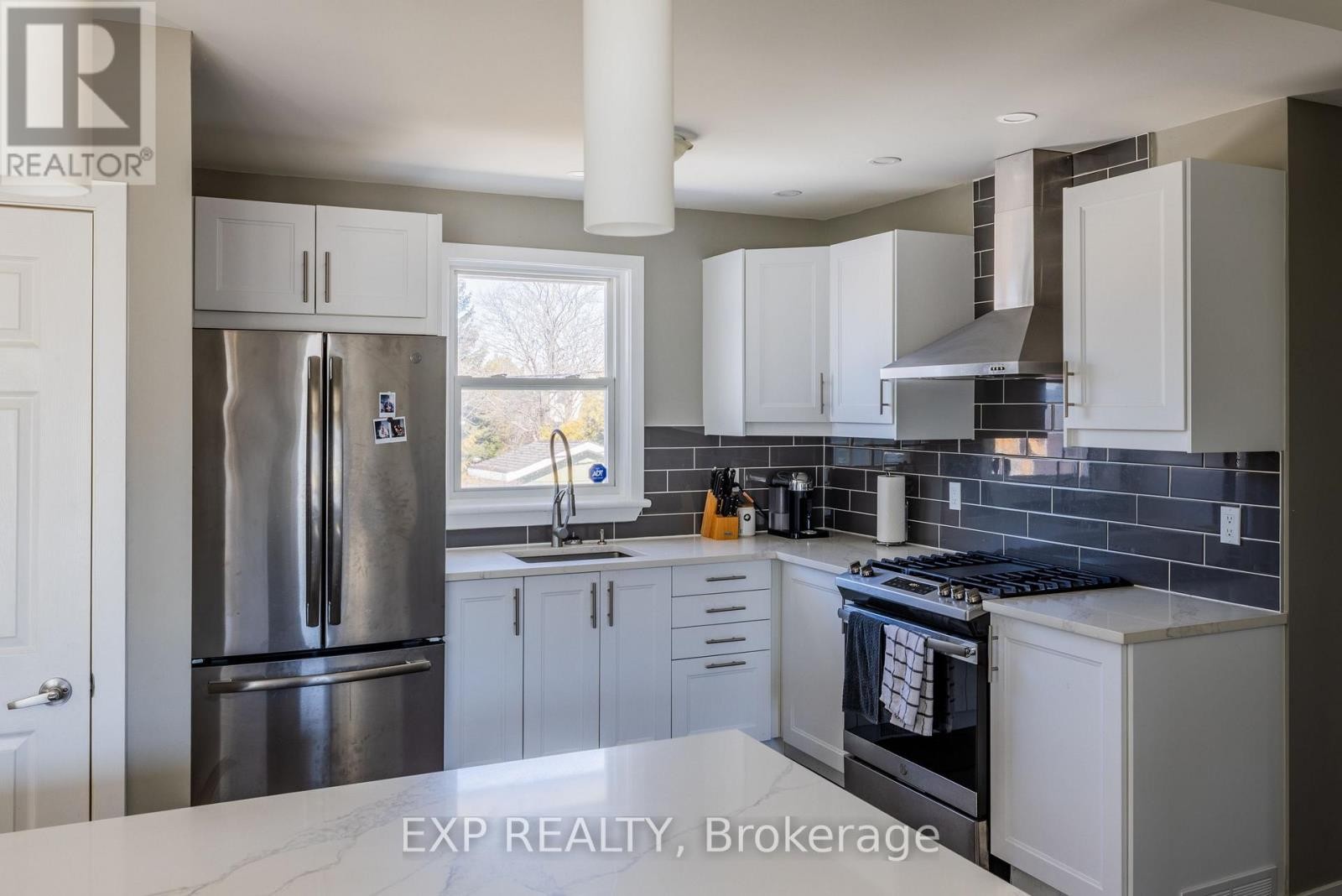 












35 WITHROW AVENUE

,
Ottawa,




Ontario
K2G2H7

