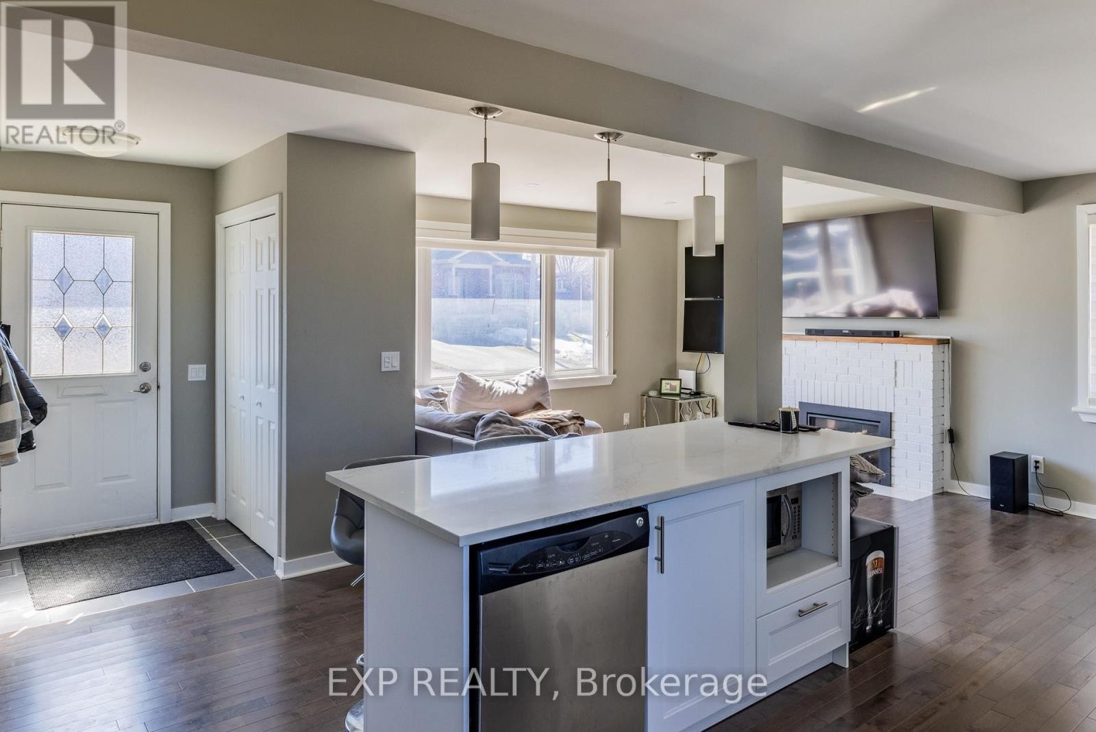 












35 WITHROW AVENUE

,
Ottawa,




Ontario
K2G2H7

