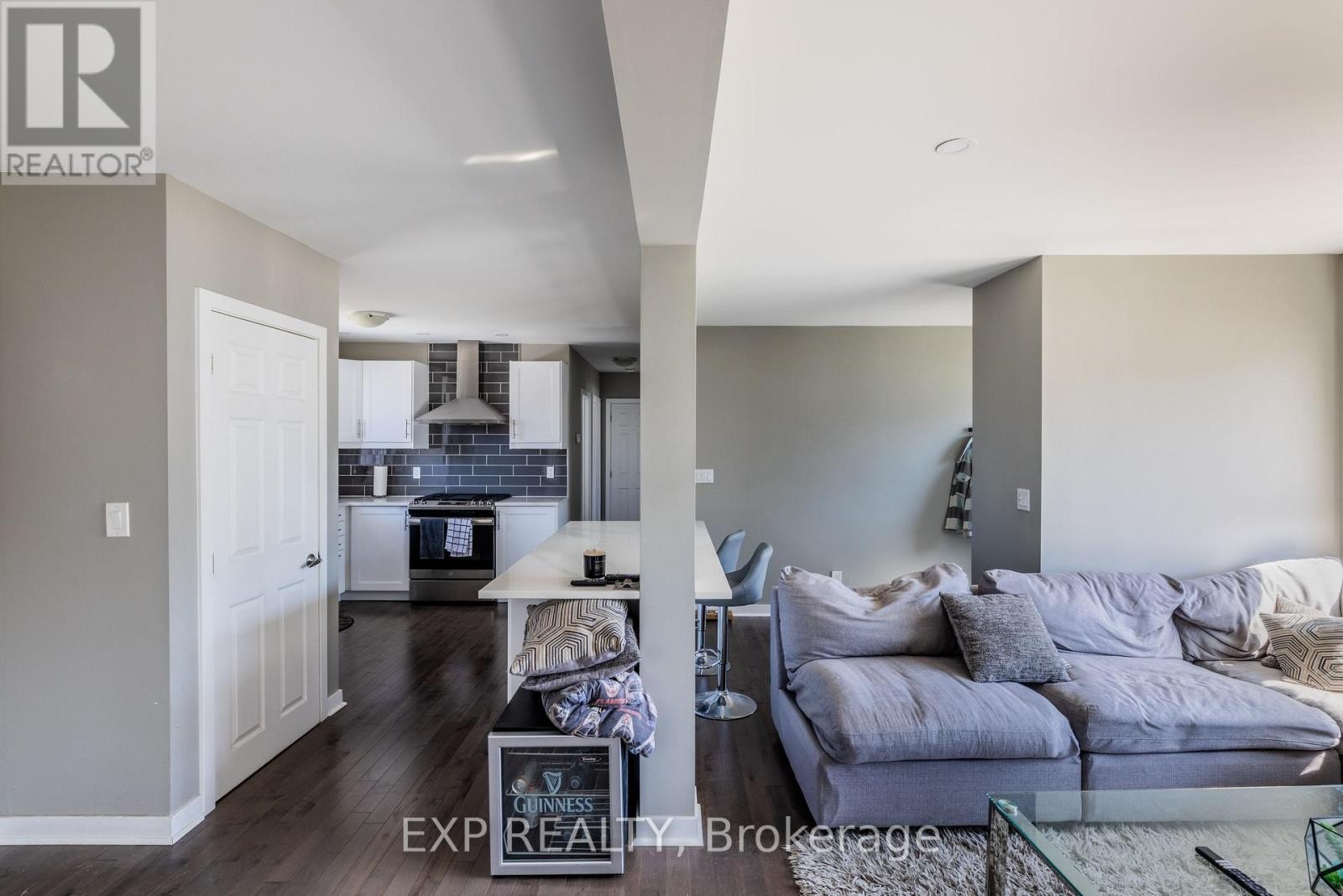 












35 WITHROW AVENUE

,
Ottawa,




Ontario
K2G2H7

