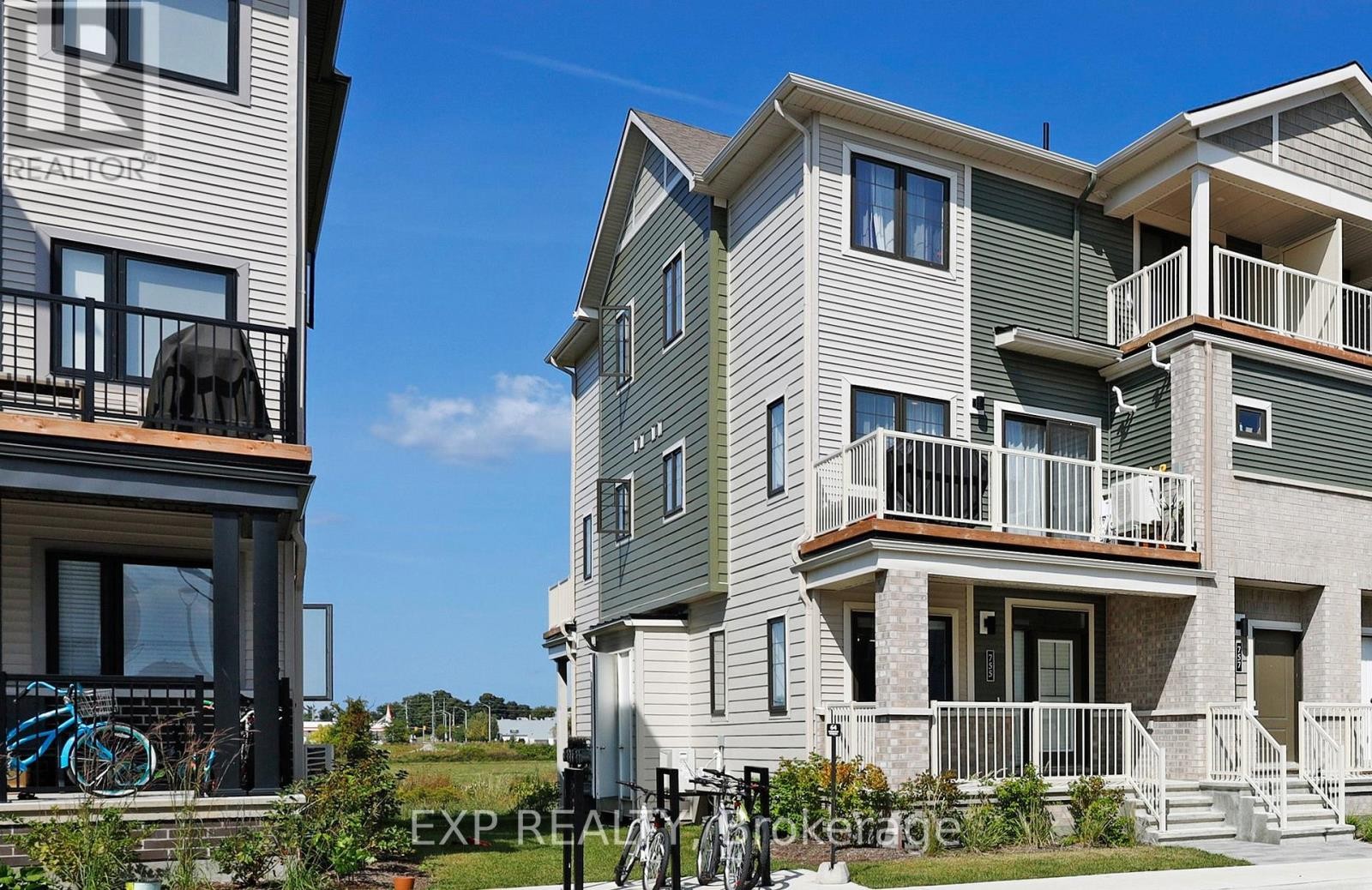 












757 CHROMITE PRIVATE

,
Ottawa,




Ontario
K2J7J2

