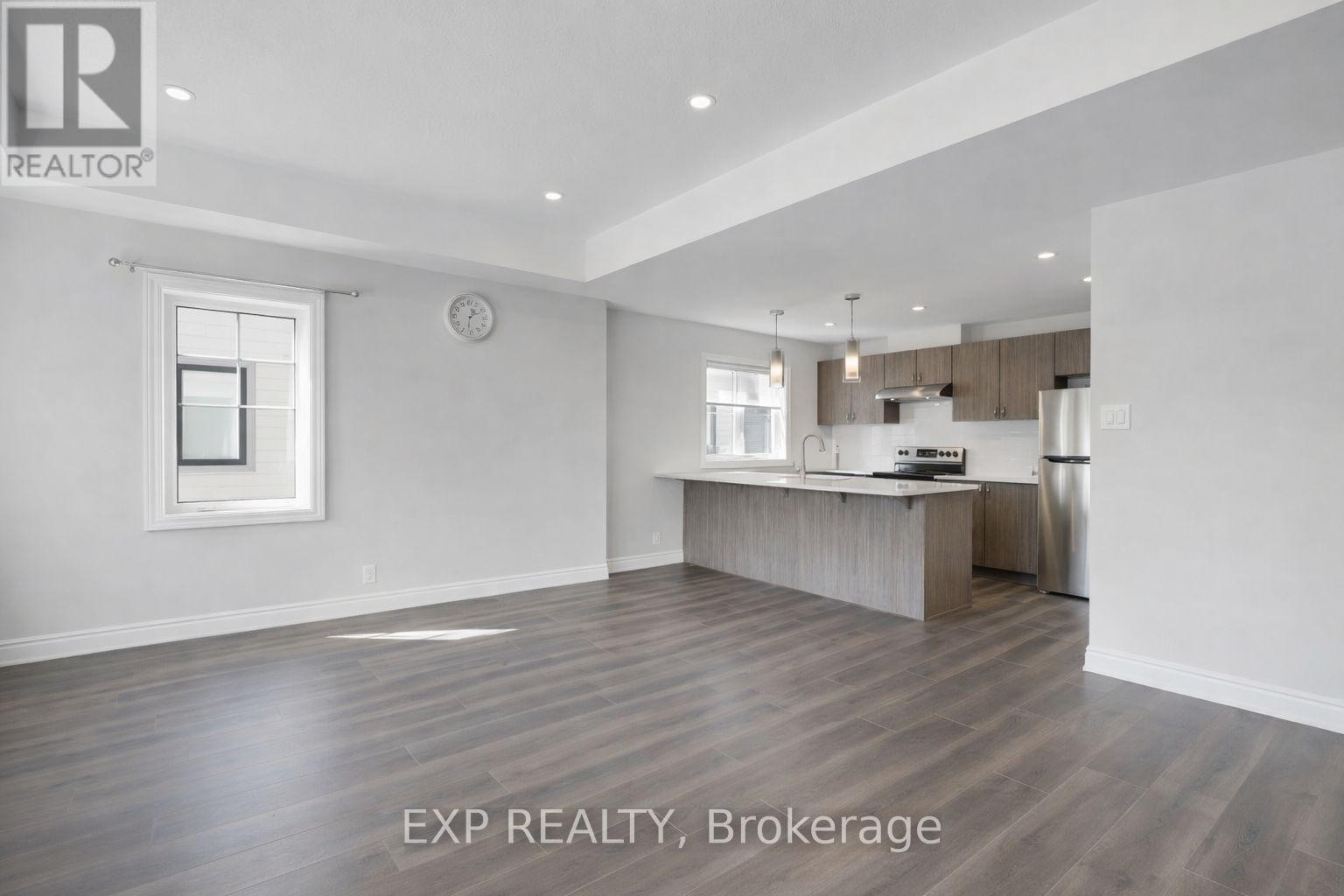 












757 CHROMITE PRIVATE

,
Ottawa,




Ontario
K2J7J2

