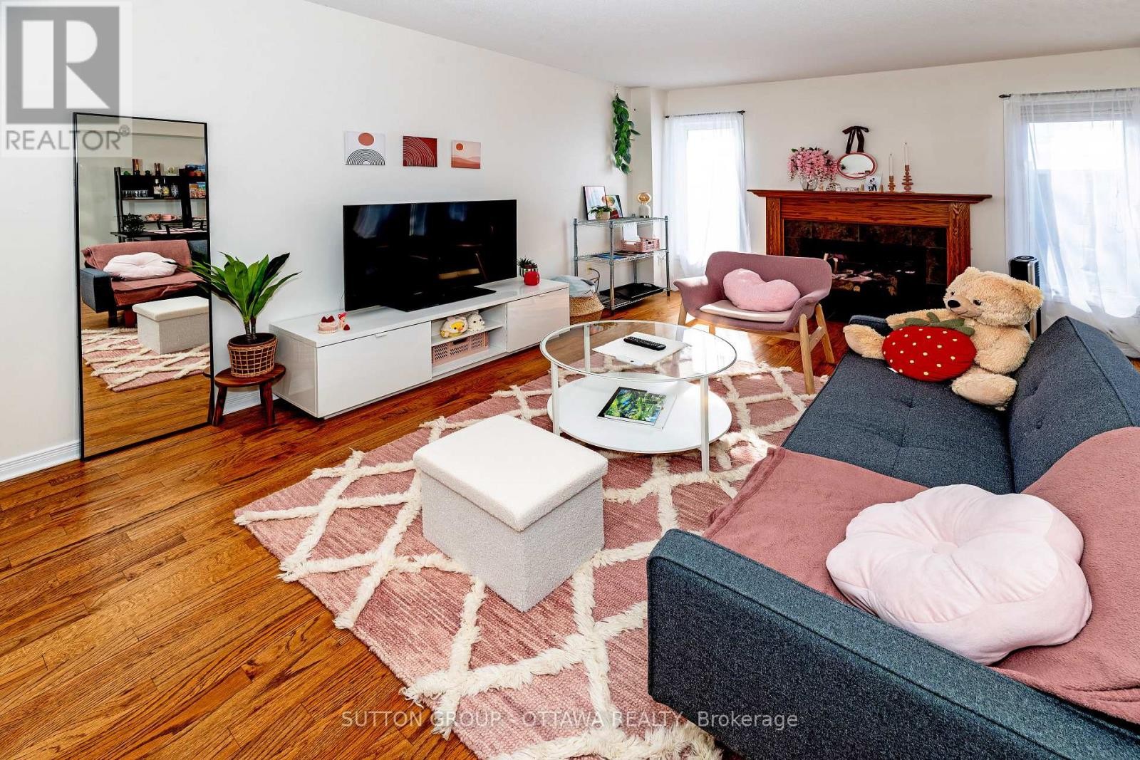 












110 CHARTLEY PRIVATE

,
Ottawa,




Ontario
K1V2J6

