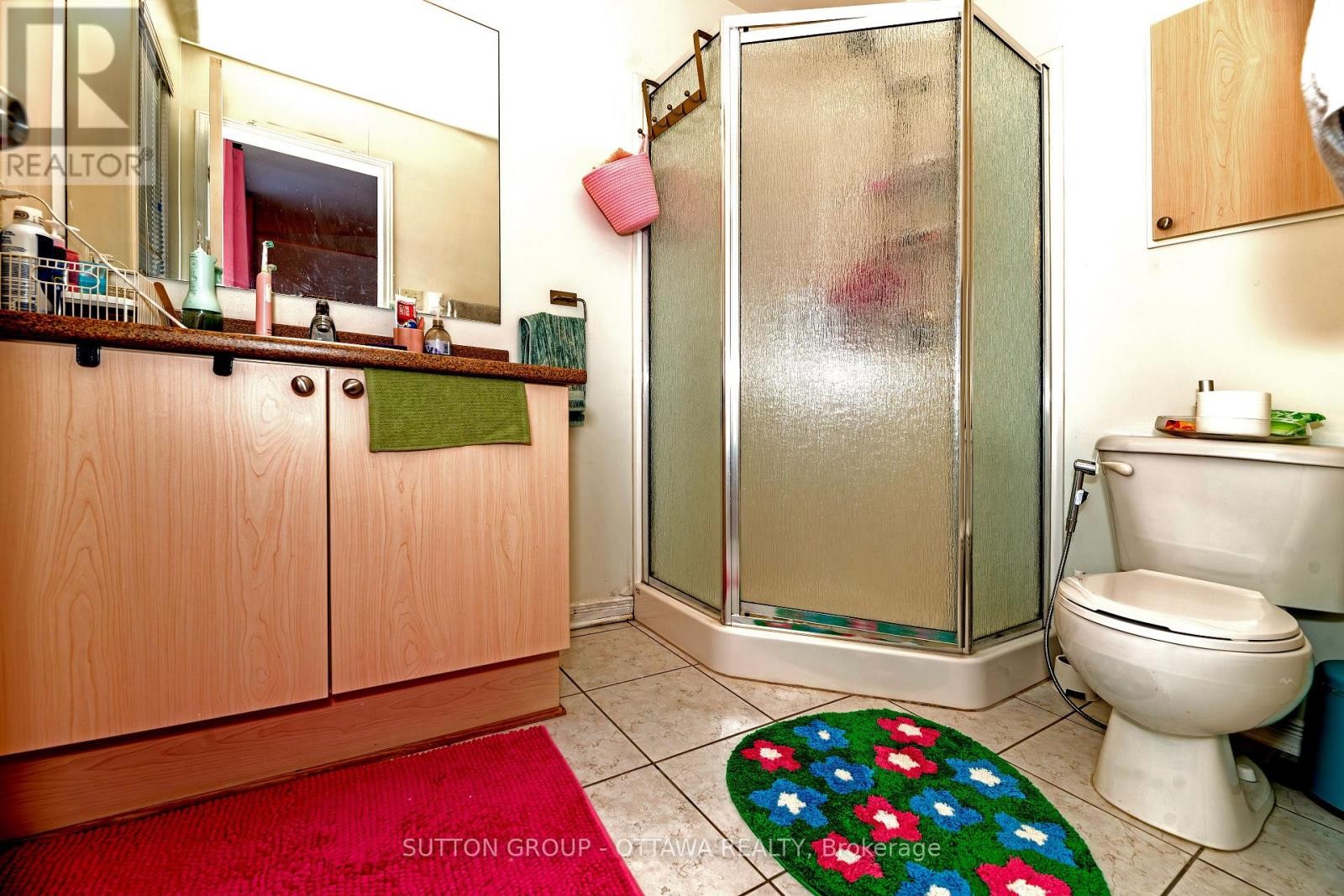 












110 CHARTLEY PRIVATE

,
Ottawa,




Ontario
K1V2J6

