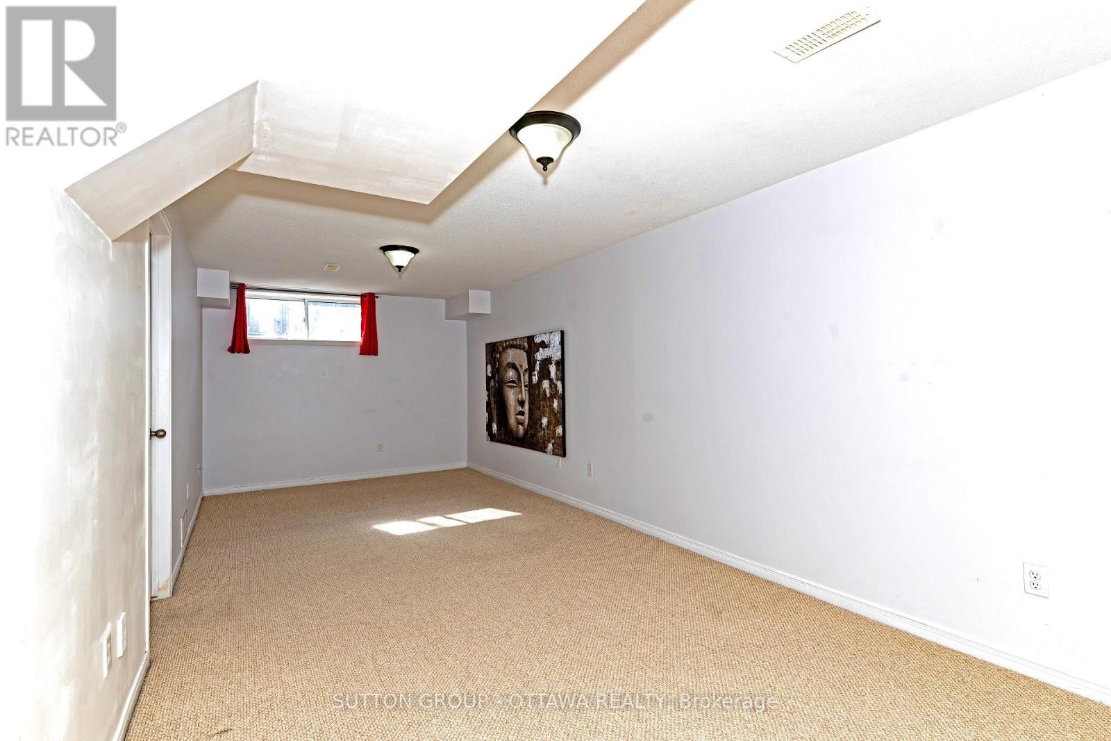 












110 CHARTLEY PRIVATE

,
Ottawa,




Ontario
K1V2J6

