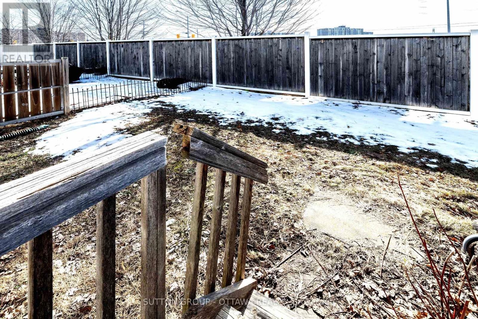 












110 CHARTLEY PRIVATE

,
Ottawa,




Ontario
K1V2J6

