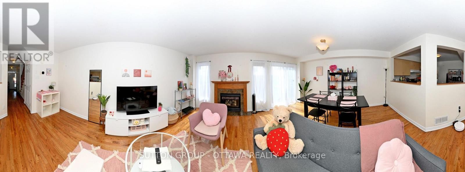 












110 CHARTLEY PRIVATE

,
Ottawa,




Ontario
K1V2J6

