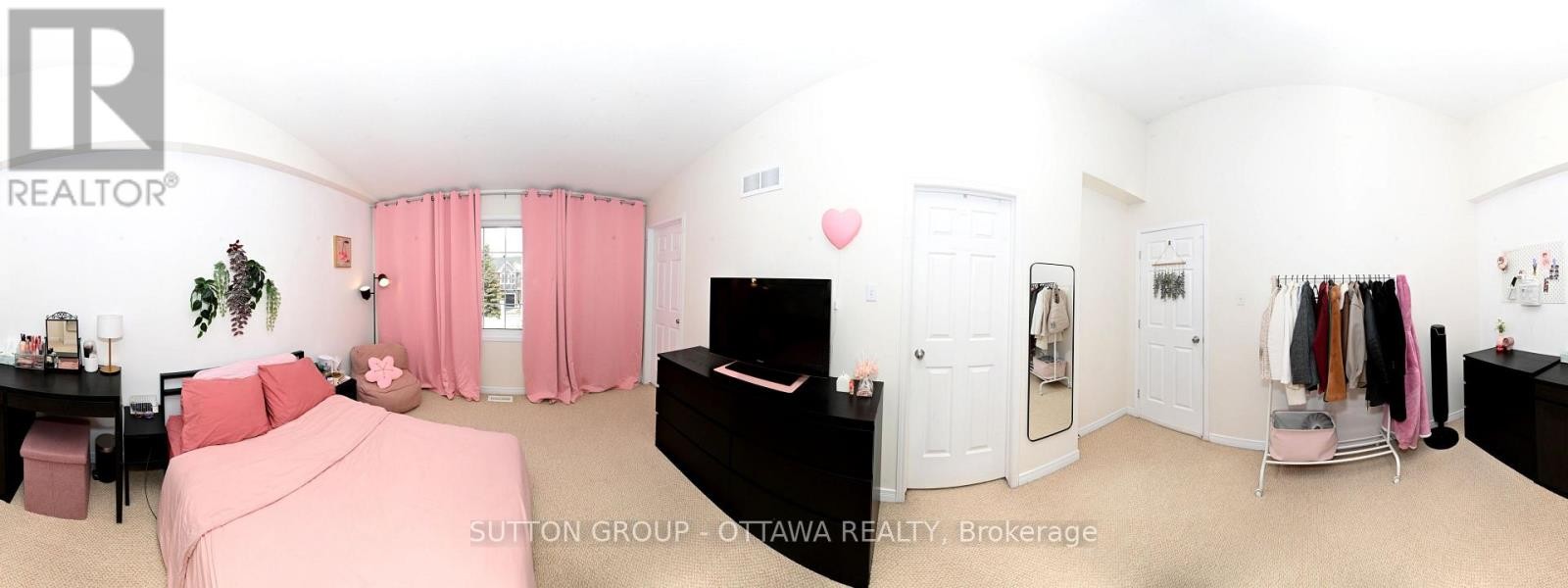 












110 CHARTLEY PRIVATE

,
Ottawa,




Ontario
K1V2J6

