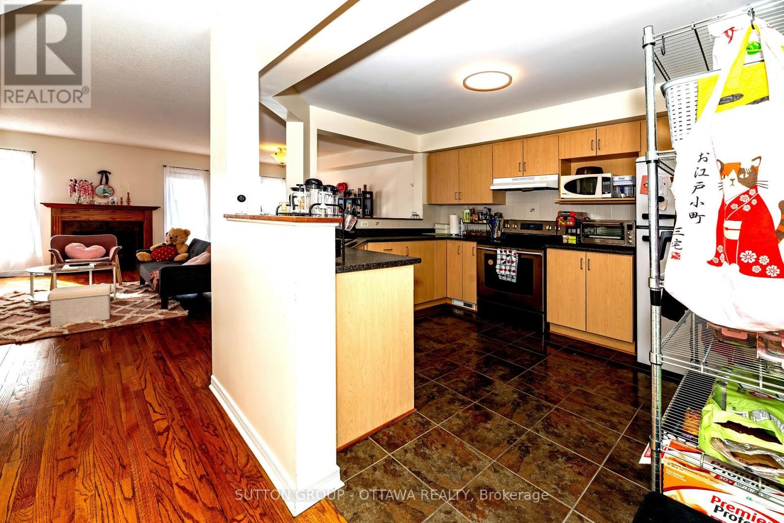 












110 CHARTLEY PRIVATE

,
Ottawa,




Ontario
K1V2J6

