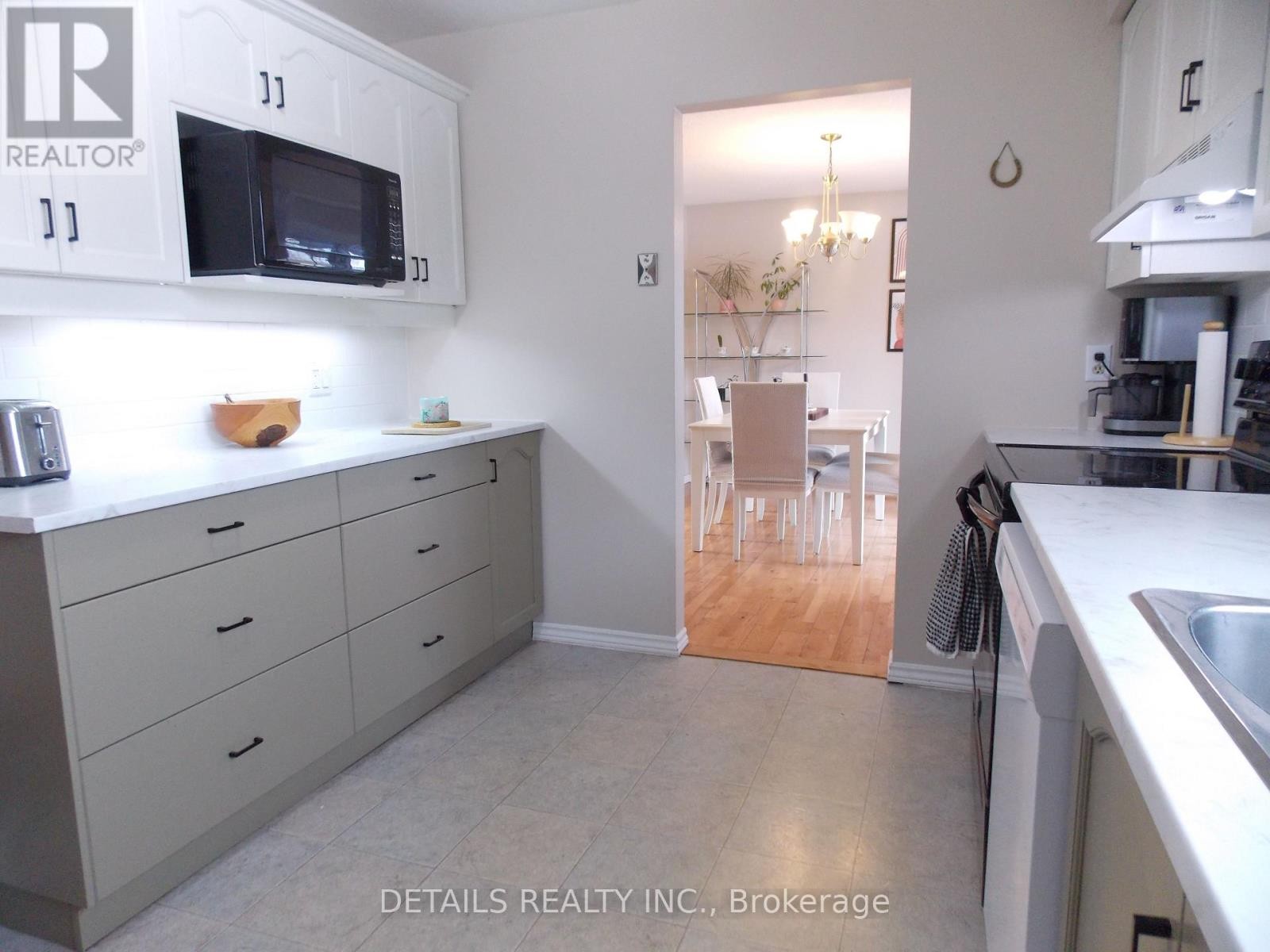 












6 CAMBRIDGE COURT

,
North Grenville,




Ontario
K0G1J0

