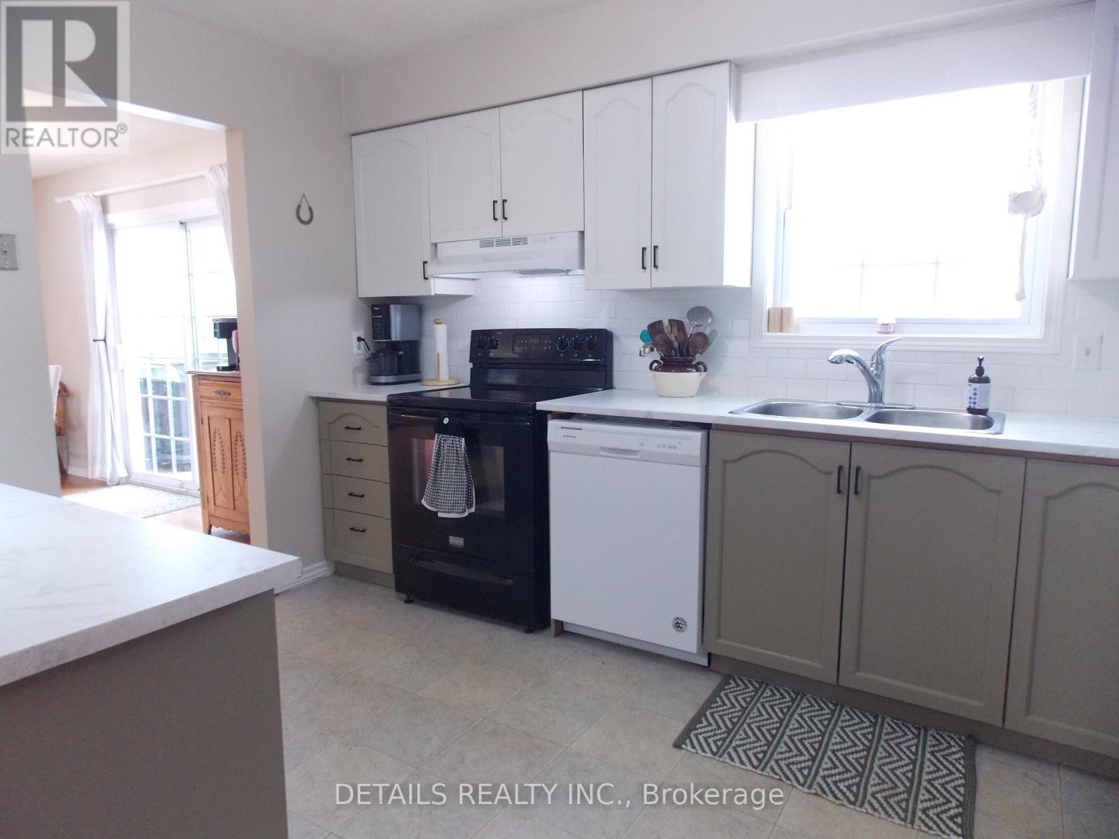 












6 CAMBRIDGE COURT

,
North Grenville,




Ontario
K0G1J0

