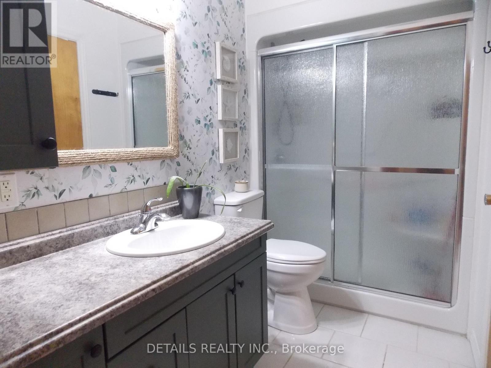 












6 CAMBRIDGE COURT

,
North Grenville,




Ontario
K0G1J0


