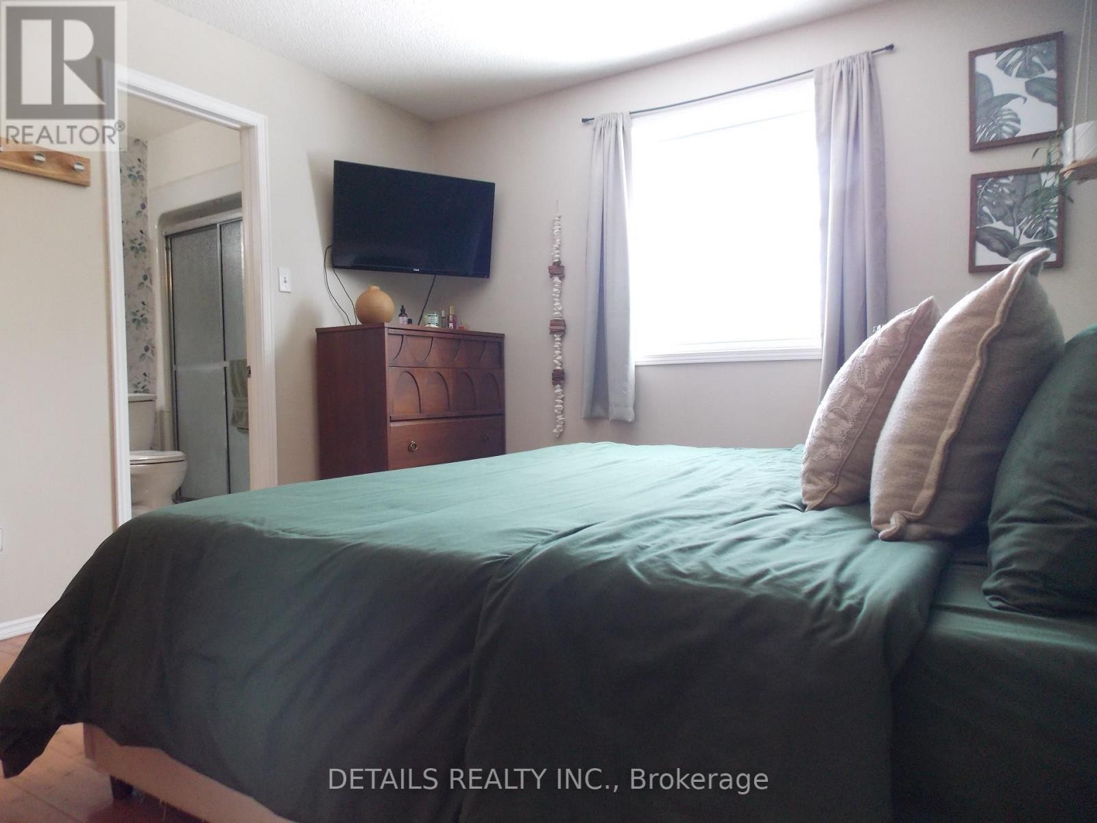 












6 CAMBRIDGE COURT

,
North Grenville,




Ontario
K0G1J0

