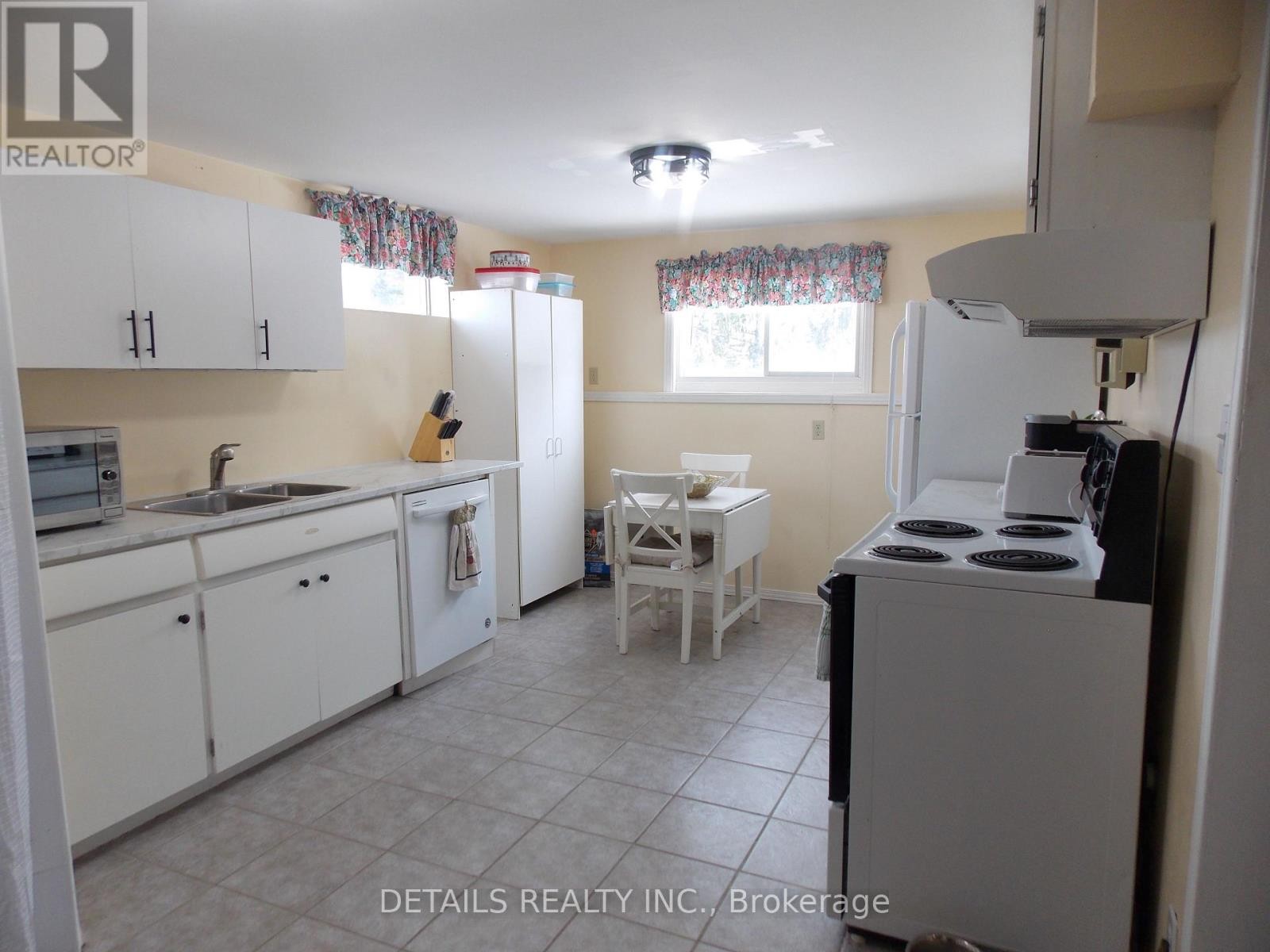 












6 CAMBRIDGE COURT

,
North Grenville,




Ontario
K0G1J0

