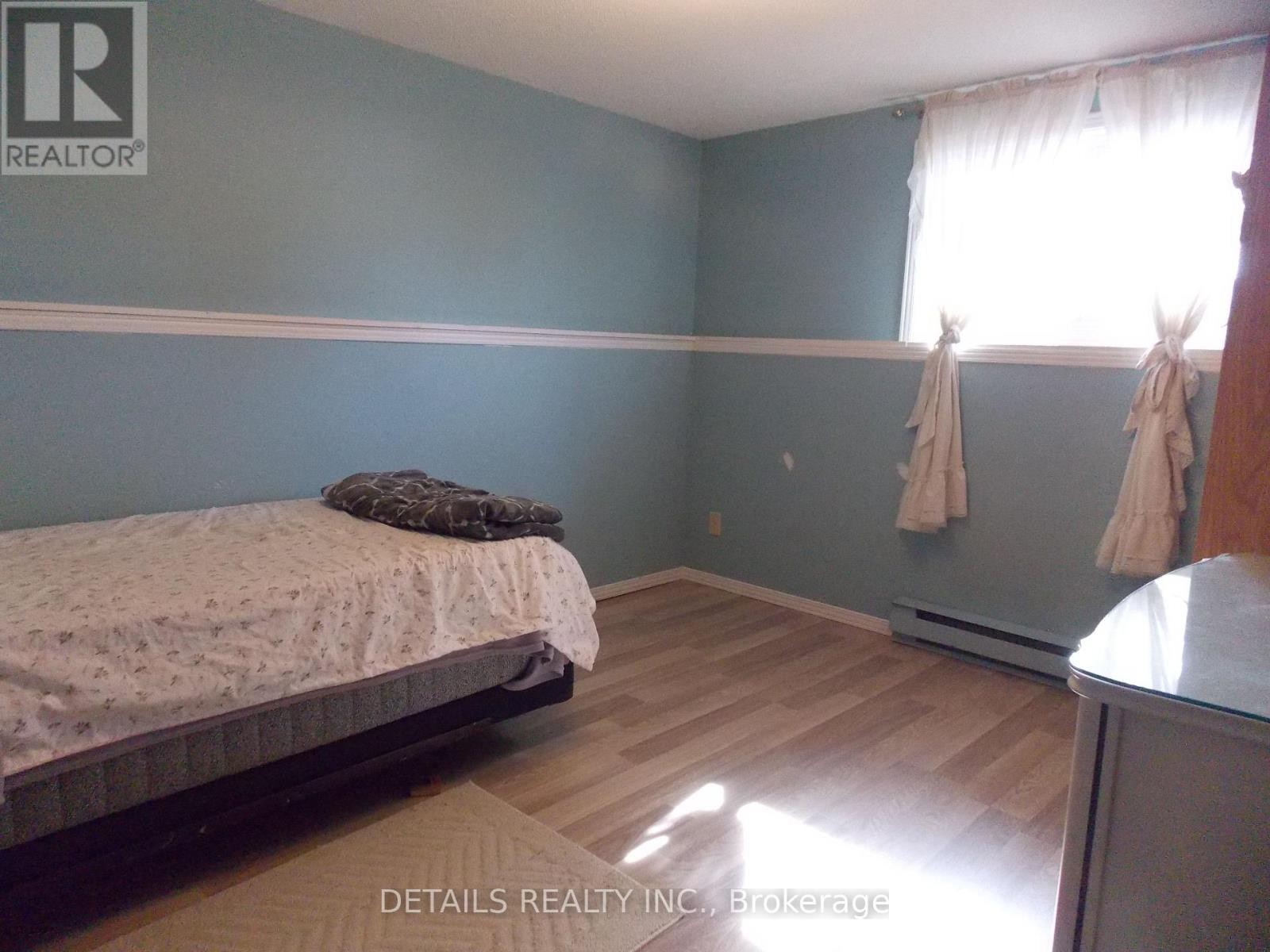 












6 CAMBRIDGE COURT

,
North Grenville,




Ontario
K0G1J0


