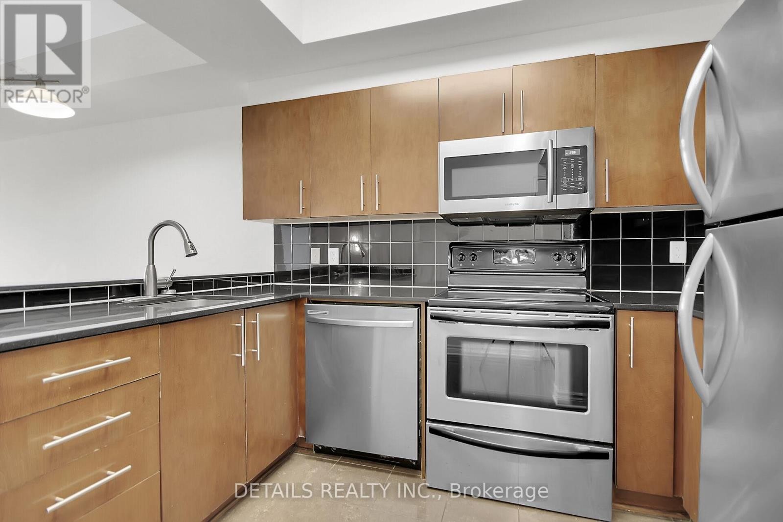 












1202 - 200 RIDEAU STREET

,
Ottawa,




Ontario
K1N5Y1

