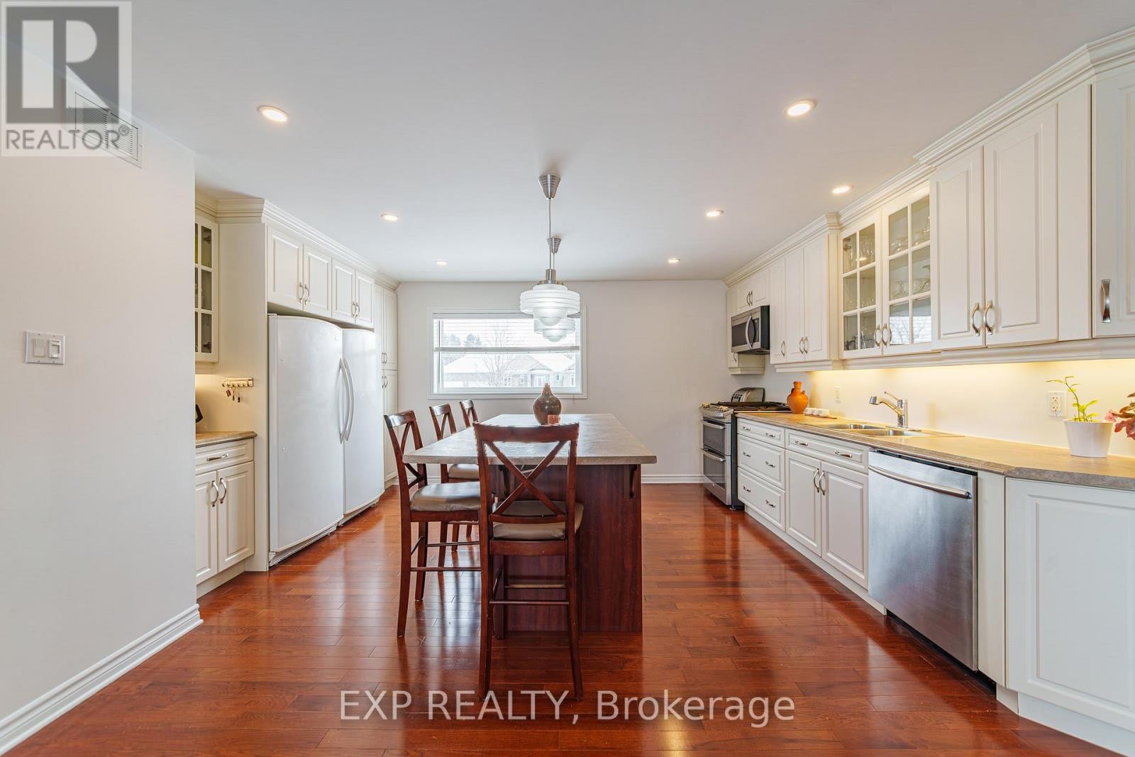 












1899 FARISITA DRIVE

,
Ottawa,




Ontario
K0A3H0

