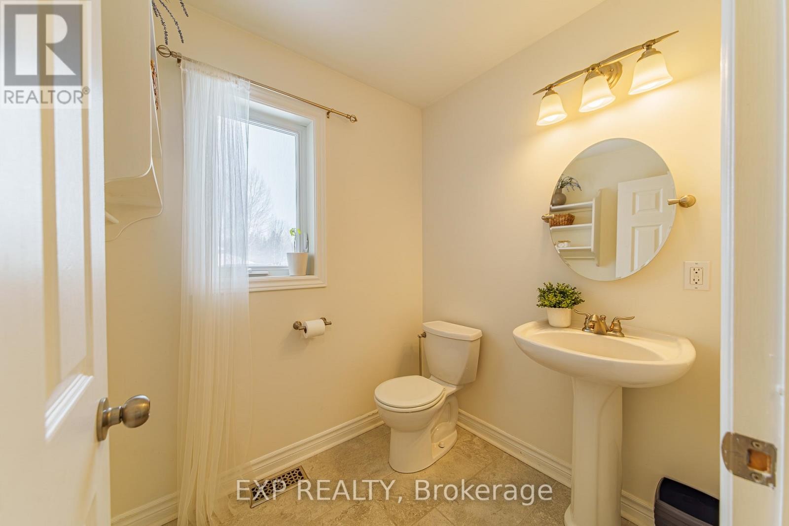 












1899 FARISITA DRIVE

,
Ottawa,




Ontario
K0A3H0

