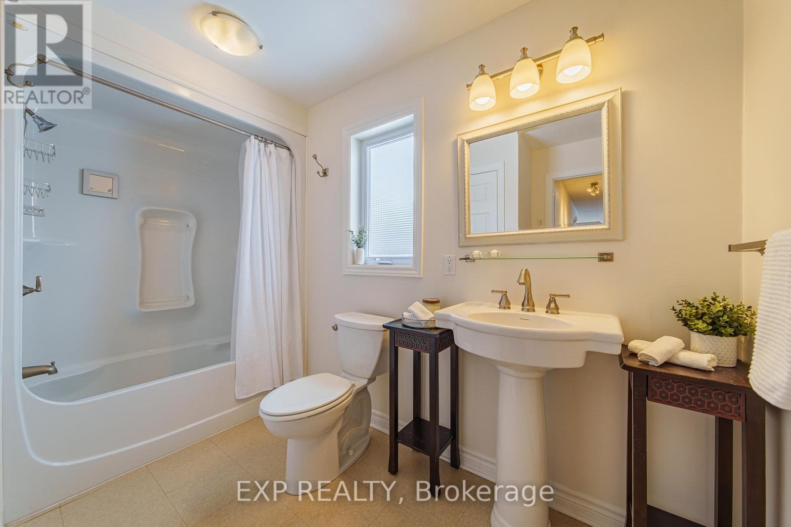 












1899 FARISITA DRIVE

,
Ottawa,




Ontario
K0A3H0

