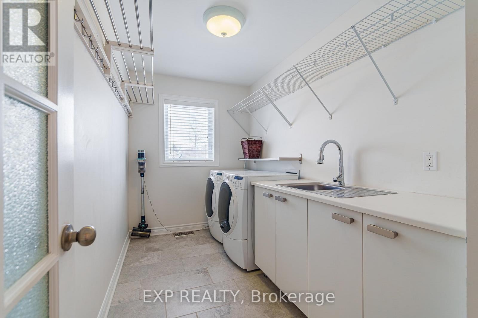 












1899 FARISITA DRIVE

,
Ottawa,




Ontario
K0A3H0

