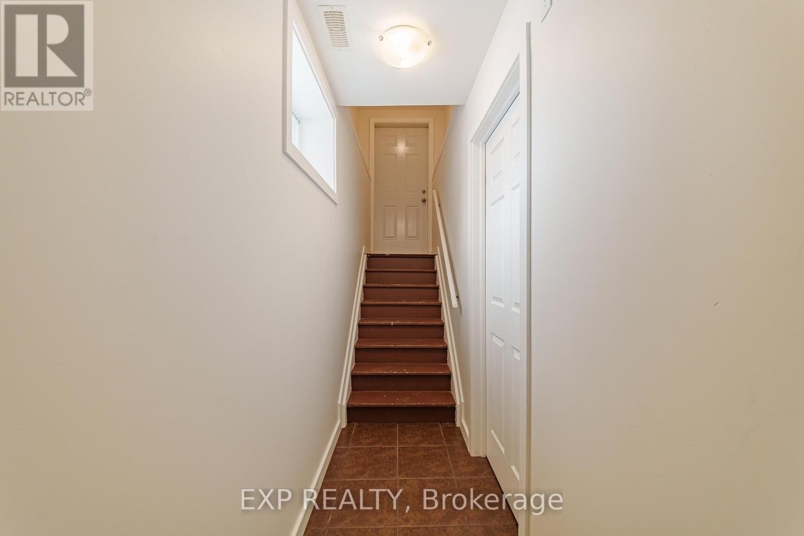 












1899 FARISITA DRIVE

,
Ottawa,




Ontario
K0A3H0

