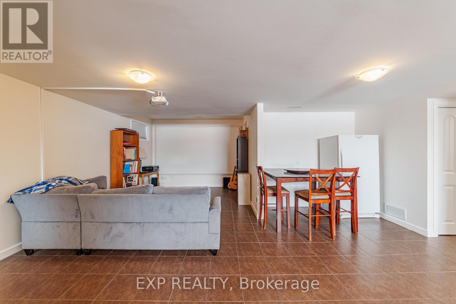 












1899 FARISITA DRIVE

,
Ottawa,




Ontario
K0A3H0

