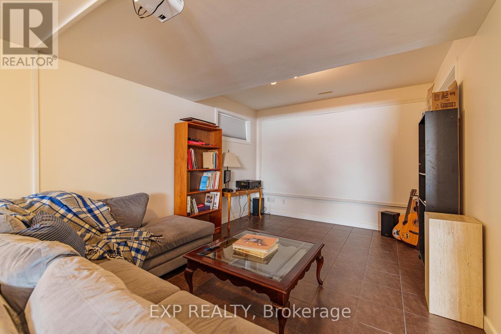 












1899 FARISITA DRIVE

,
Ottawa,




Ontario
K0A3H0

