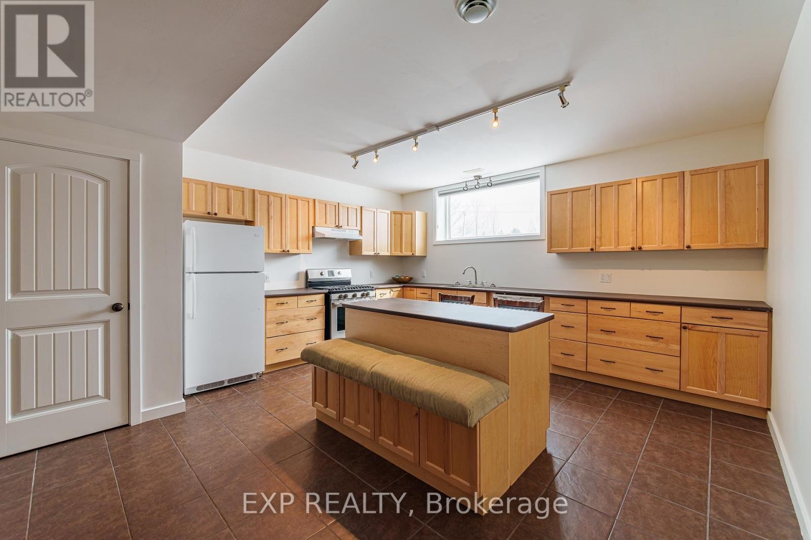 












1899 FARISITA DRIVE

,
Ottawa,




Ontario
K0A3H0

