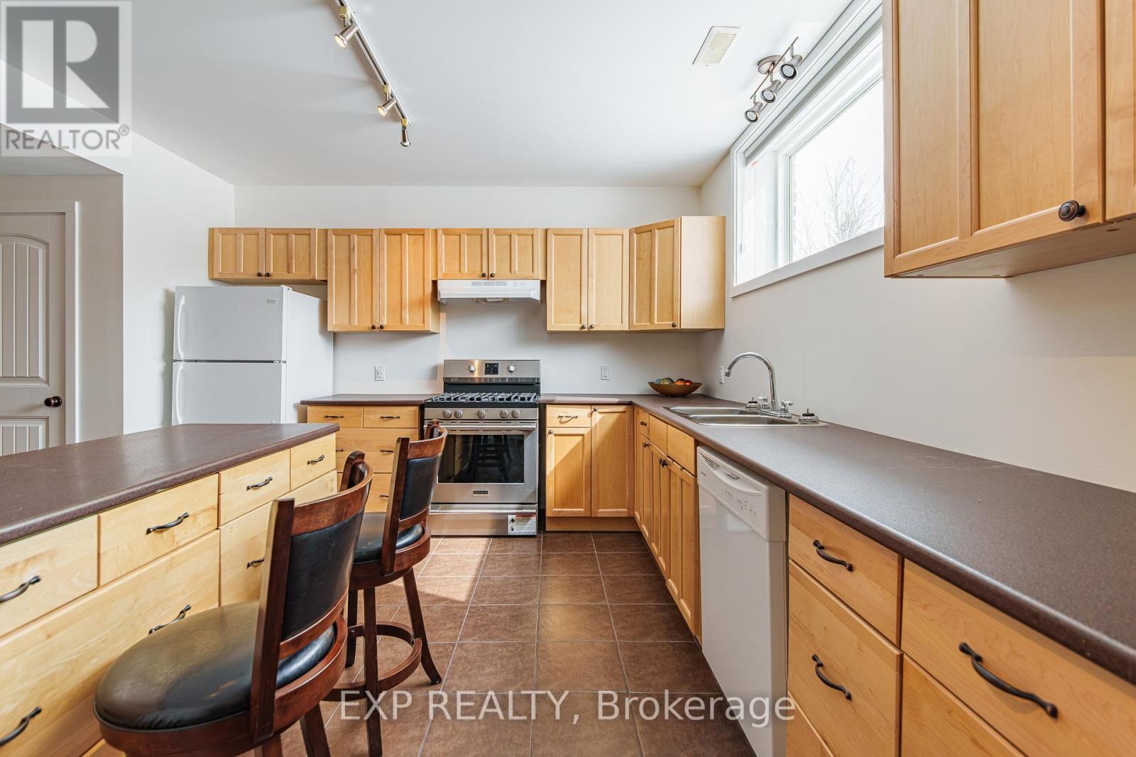 












1899 FARISITA DRIVE

,
Ottawa,




Ontario
K0A3H0

